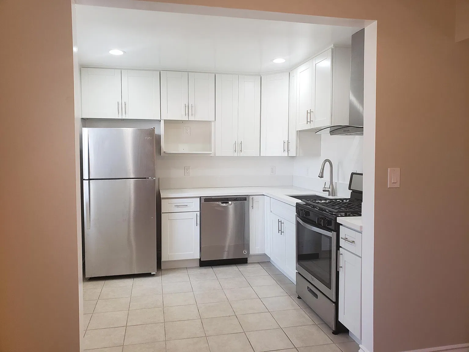 1 bed, 750 sqft, $2,050 — Photo 2