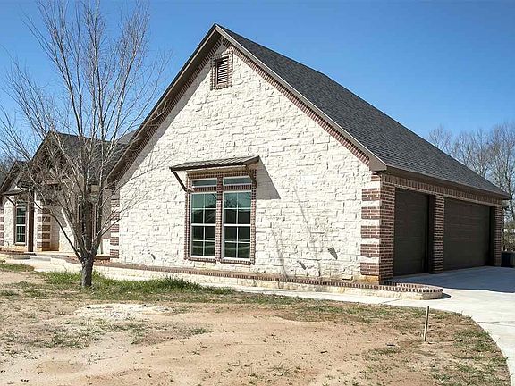 2nd image of 21806 Oak Leaf Ln