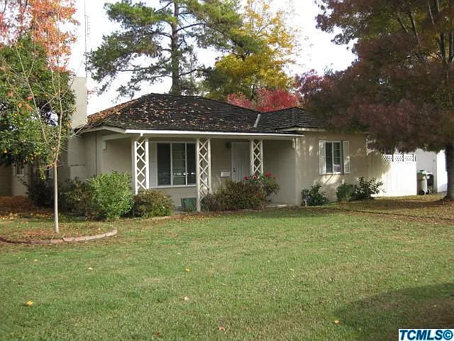 1620 W Kaweah Ave photo 1