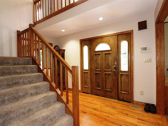 3rd image of 60890 Whispering Hills Dr