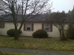 962 S 36th St, Manitowoc, WI 54220