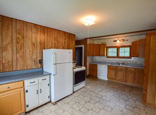 9 Meadow St, Ludlow, VT 05149