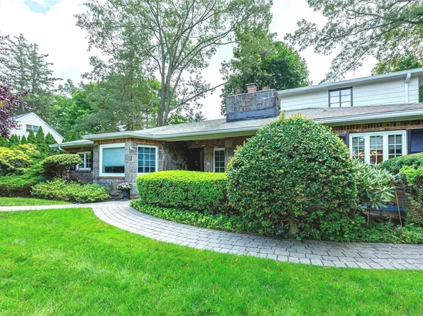 29 Briarfield Drive, Great Neck, NY 11020