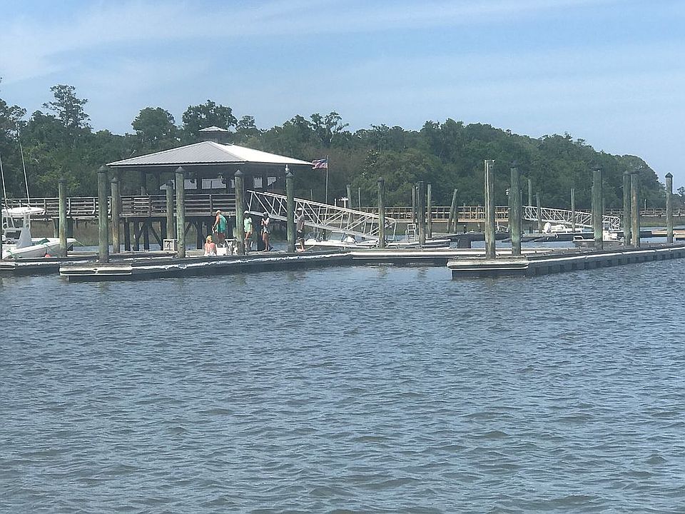 ALWAYS SPACE AT LARGE DOCK!!