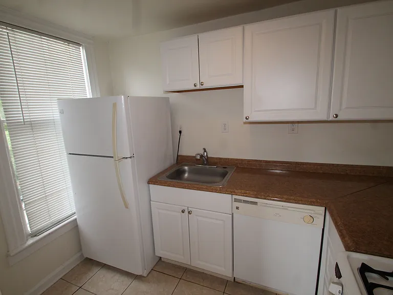120 W Waldburg St #2 — Photo 6