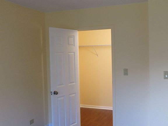 4th image of 3221 W Parkway Dr APT 22C