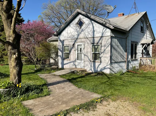 38983 County Road 215, Bangor, MI 49013