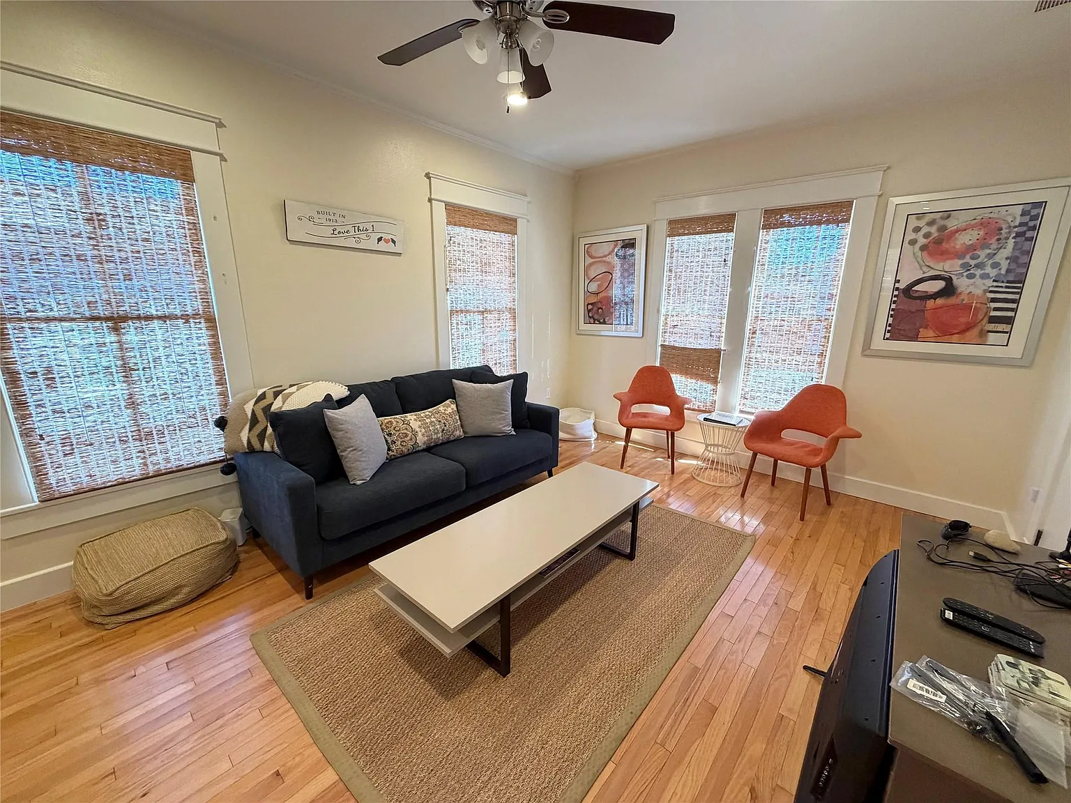 2 bed, 1.0 bath, 897 sqft, $2,400 — Photo 2