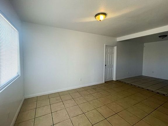 5th image of 1209 W Adams Ave