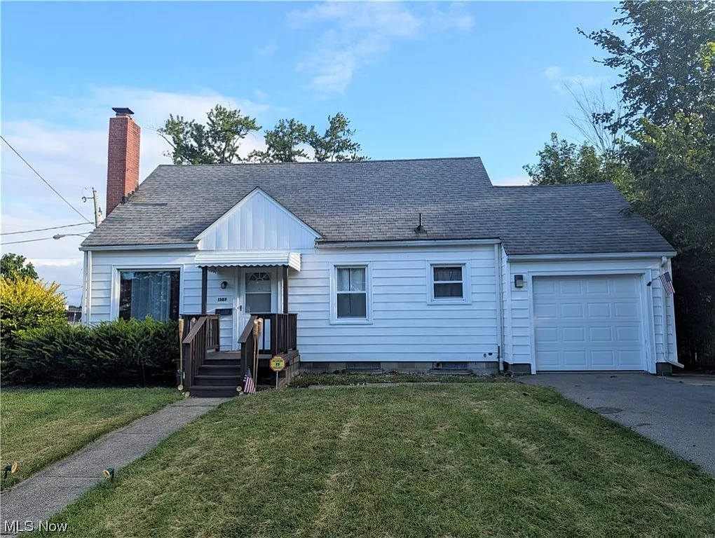 1307 Woodland St NE photo 1