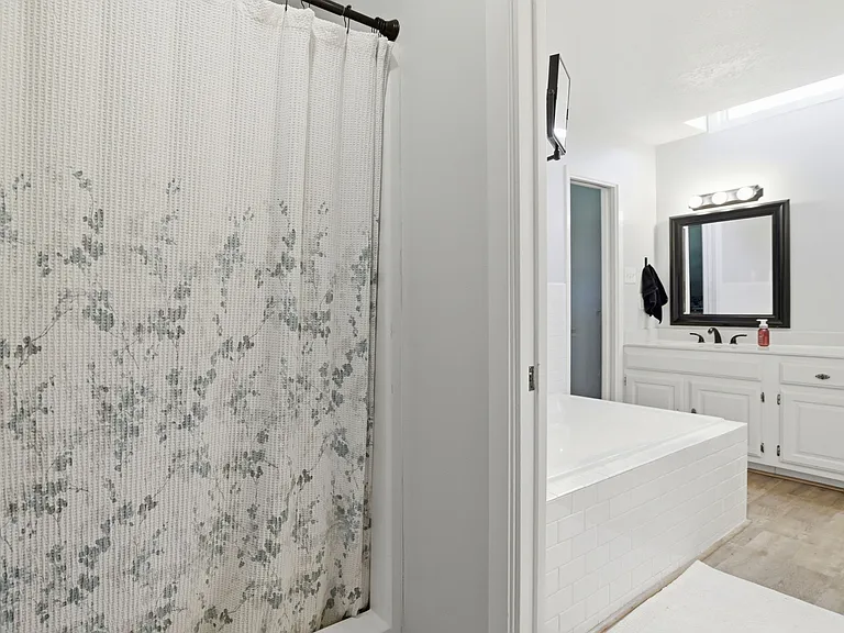 701 Oakland Hills Ln — Photo 14