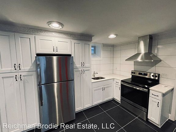 2nd image of 264 Lombard St #10972910
