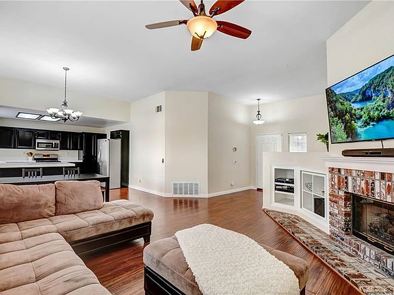 4th image of 350 Camden Ct