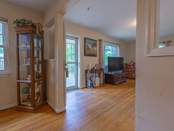4th image of 1414 Brenda Rd