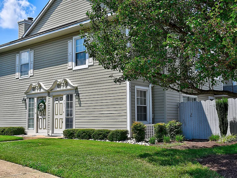 751 Ridge Cir — Photo 32