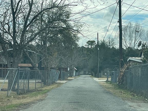 4th image of 1827A Isom St