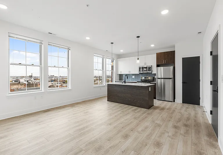 943 Washington Ave #501 — Photo 2