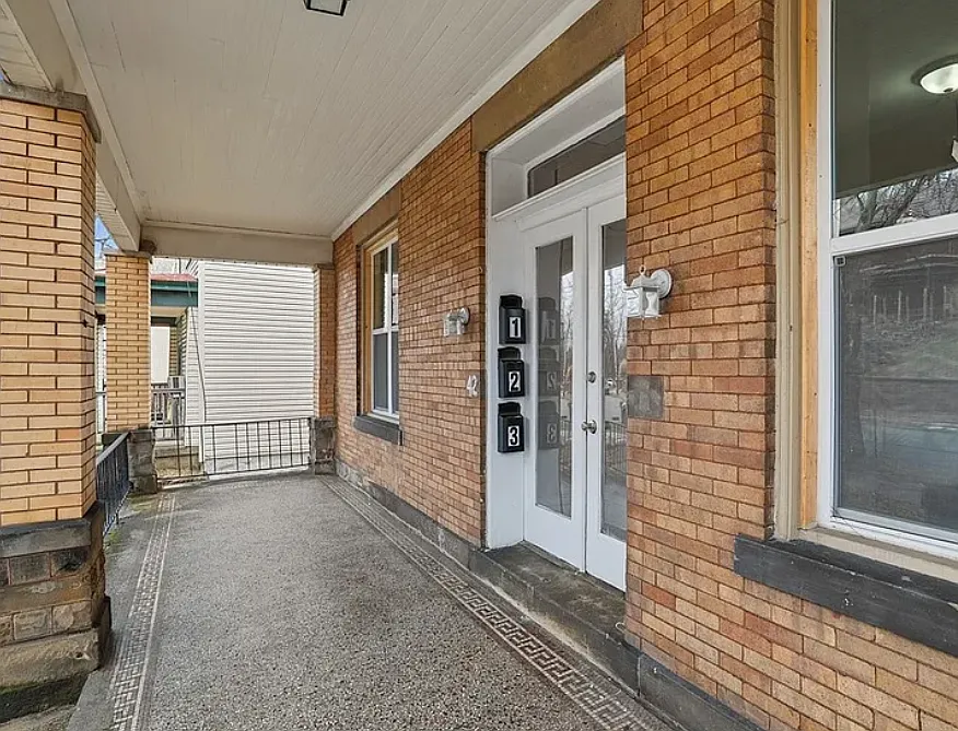 2 bed, 1050 sqft, $1,100 — Photo 3