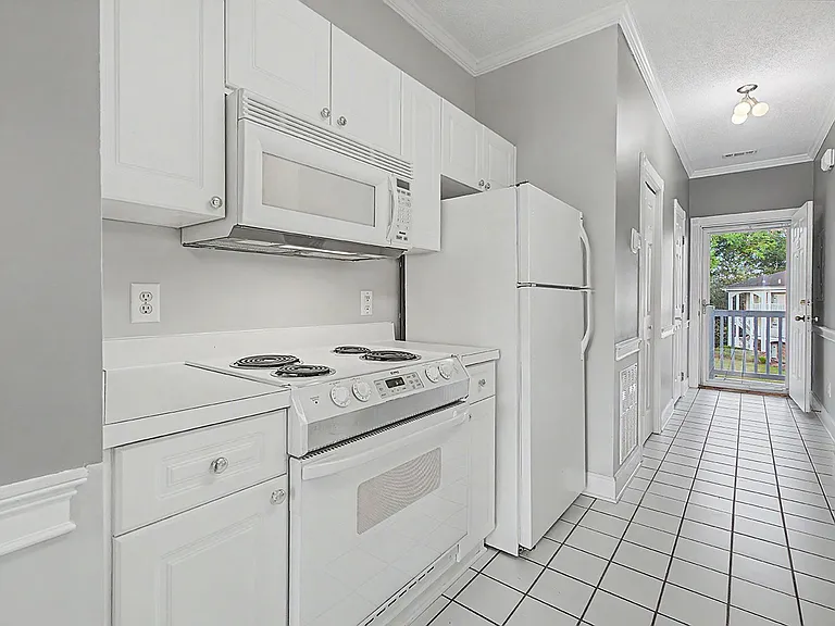 670 Riverwalk Dr #302 — Photo 5