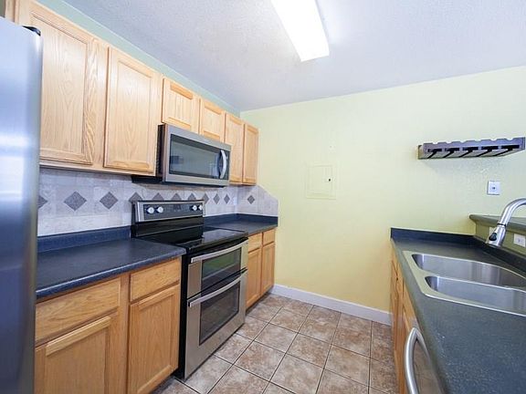 5th image of 497 Cove Blvd Unit 1H