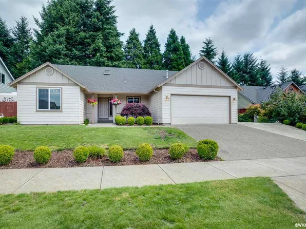 922 Travis Dr, Silverton, OR 97381