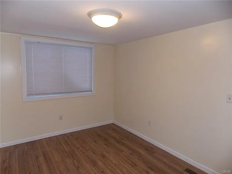 37 Wilna Ave — Photo 22