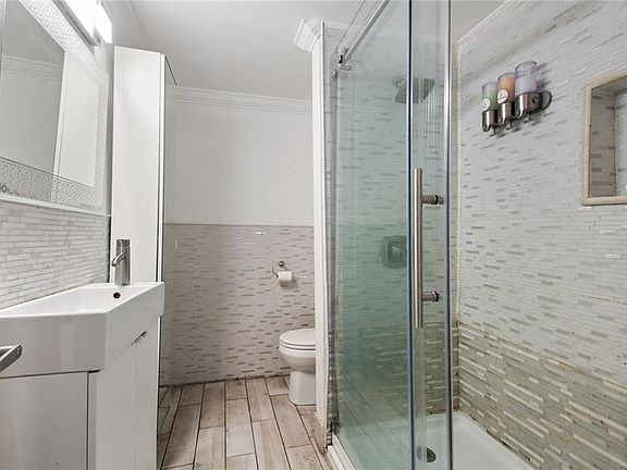 5th image of 411 Burgundy St APT 3
