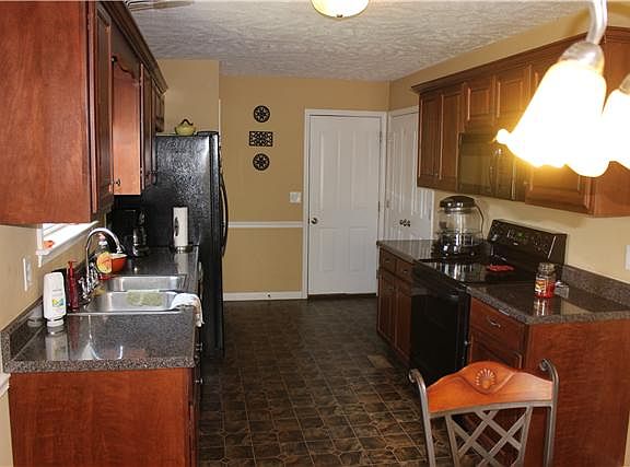 3rd image of 626 Fleming Farms Dr