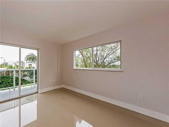 4th image of 1988 Biarritz Dr #106