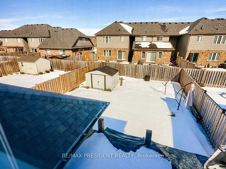 573 Forman Ave — Photo 21