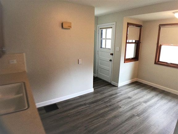 5th image of 3028 Summerdale Ave