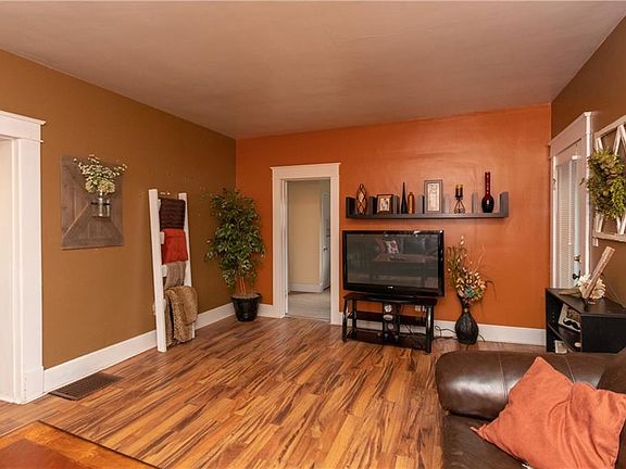 4th image of 212 Calvin Blvd