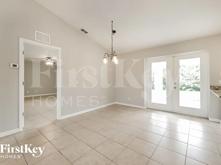 11104 Corrigan Ave — Photo 6