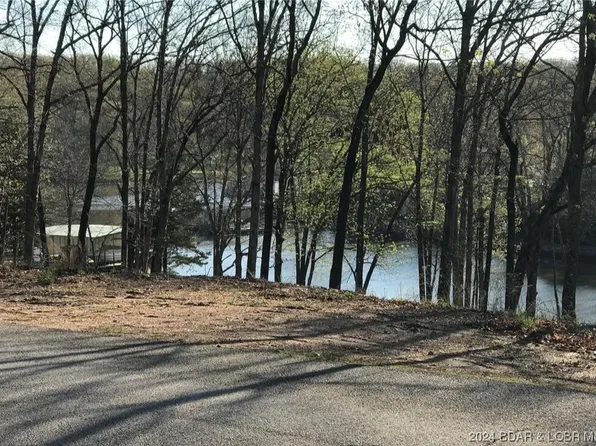 796 Muirfield Dr, Sunrise Beach, MO 65079