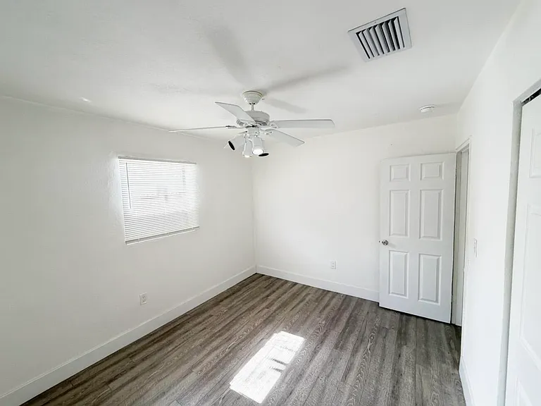 1135 NW 127th St — Photo 17