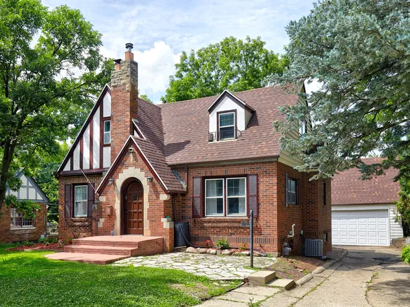 4805 Pleasant St, Des Moines, IA 50312