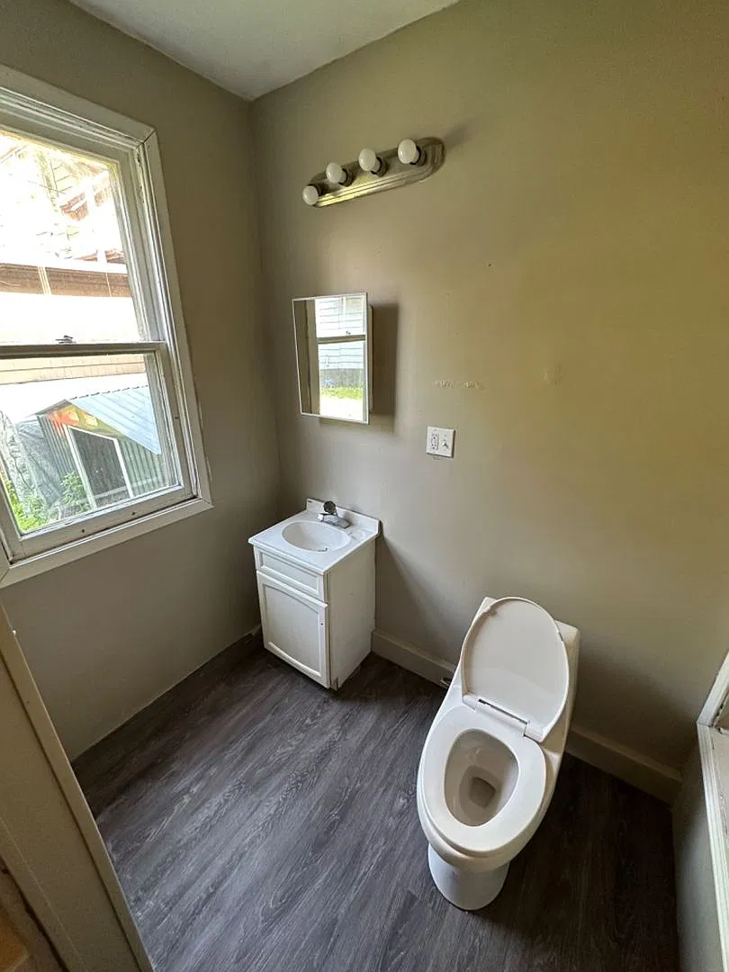 727-729 Kentucky Ave. (Duplex) — Photo 4