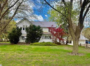 2298 W Hayes Rd, Ithaca, MI 48847