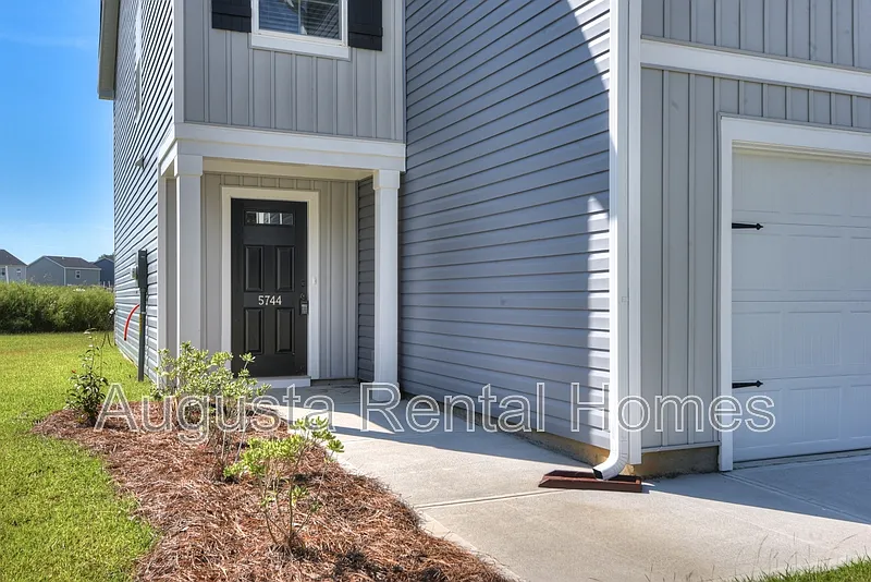 4 bed, 2.5 bath, 2075 sqft, $2,175 — Photo 4