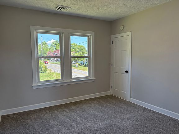 4th image of 163 Macomber Ave #2