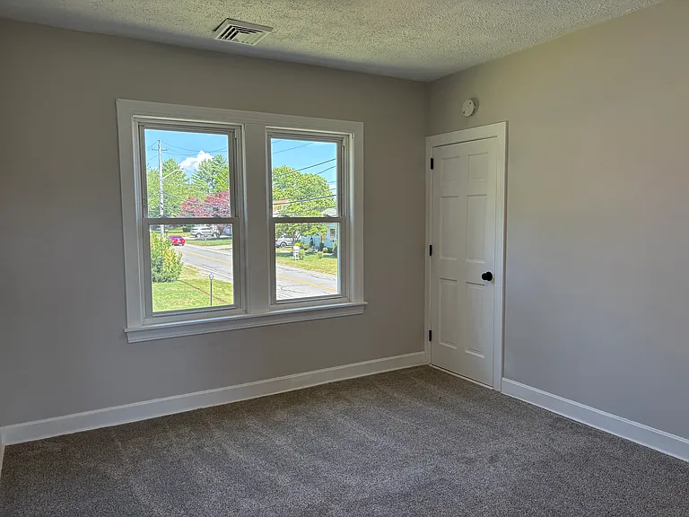 163 Macomber Ave #2 — Photo 4