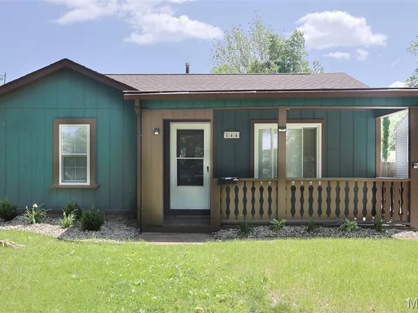 844 Longfellow Ave, Wood River, IL 62095