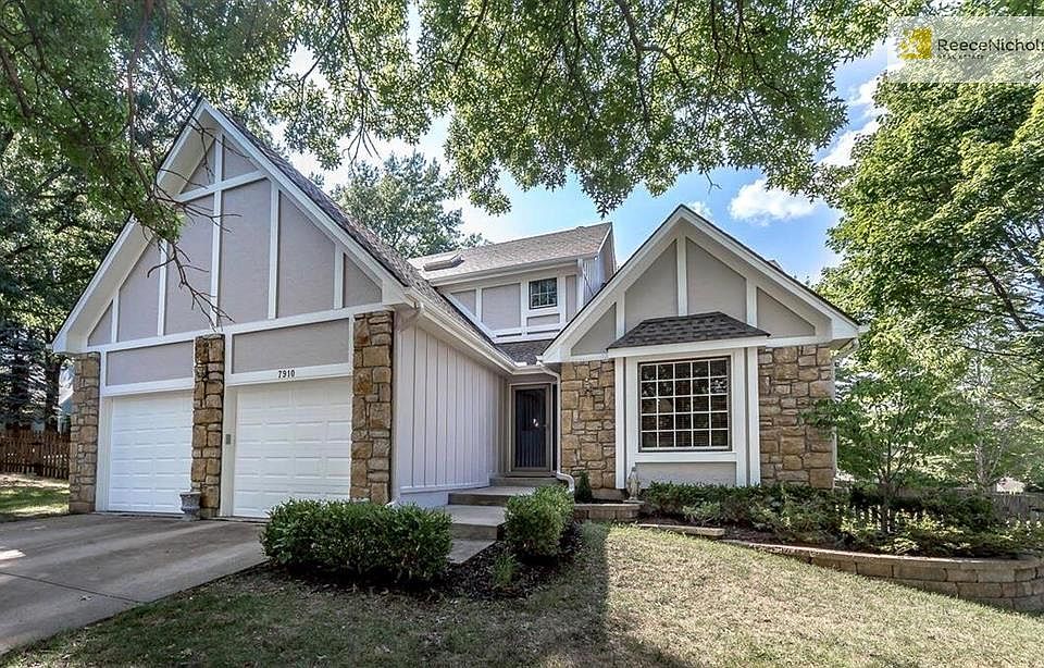 Welcome home to 1.5-story living on a treed cul-de-sac!