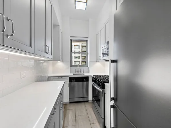 300 East 57th Street image 4 of 8