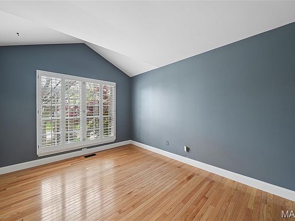 5th image of 211 Cherry Hills Meadows Dr