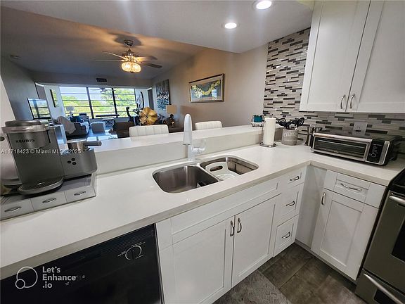 4th image of 1516 Whitehall Dr APT 403