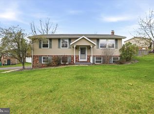99 Jameslee Dr, Chambersburg, PA 17202
