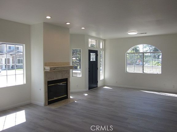 3rd image of 6017 Primrose Ave