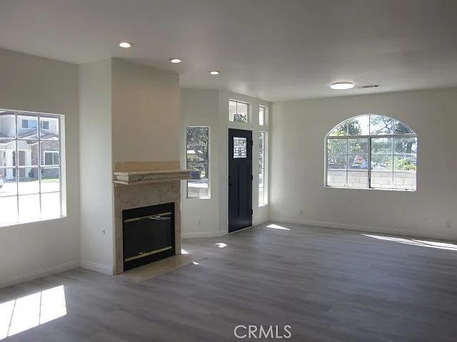 6017 Primrose Ave — Photo 3