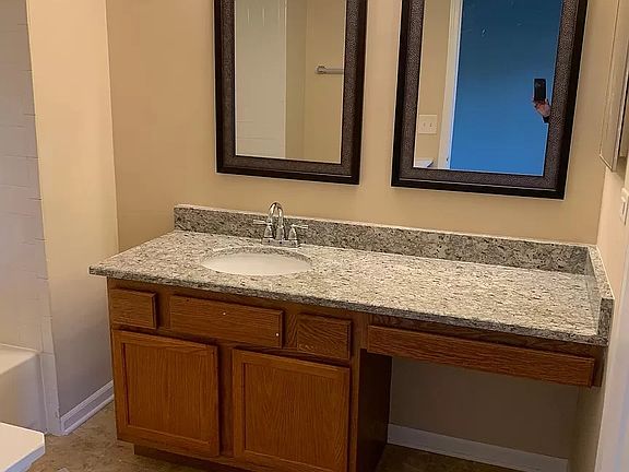 5th image of 1108 Grand Lake Ct #1108